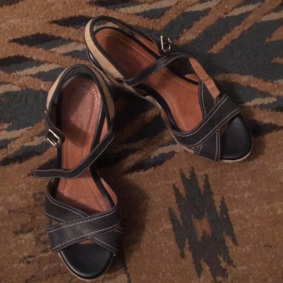 Cute Leather Wedge Sandals - Picture 2 of 3
